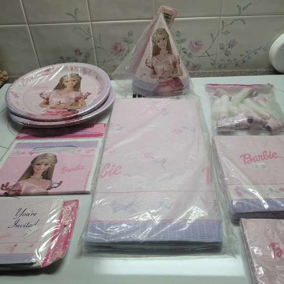Hallmark | Party Supplies | Vintage Barbie Birthday Party Supplies ...
